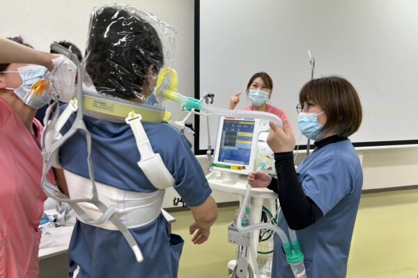 福岡県大牟田市にある社会保険大牟田天領病院 呼吸ケアサポートチーム勉強会の様子