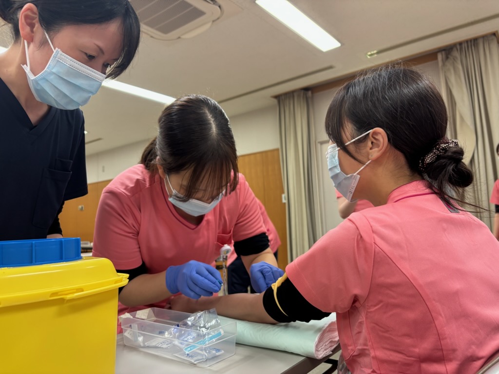 福岡県大牟田市にある社会保険大牟田天領病院　新人看護師研修の様子